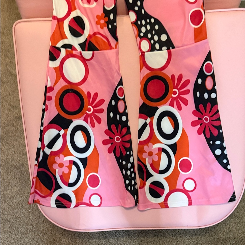 Vibrant Pink and Black Patterned stretch Pants - Picture 5 of 6